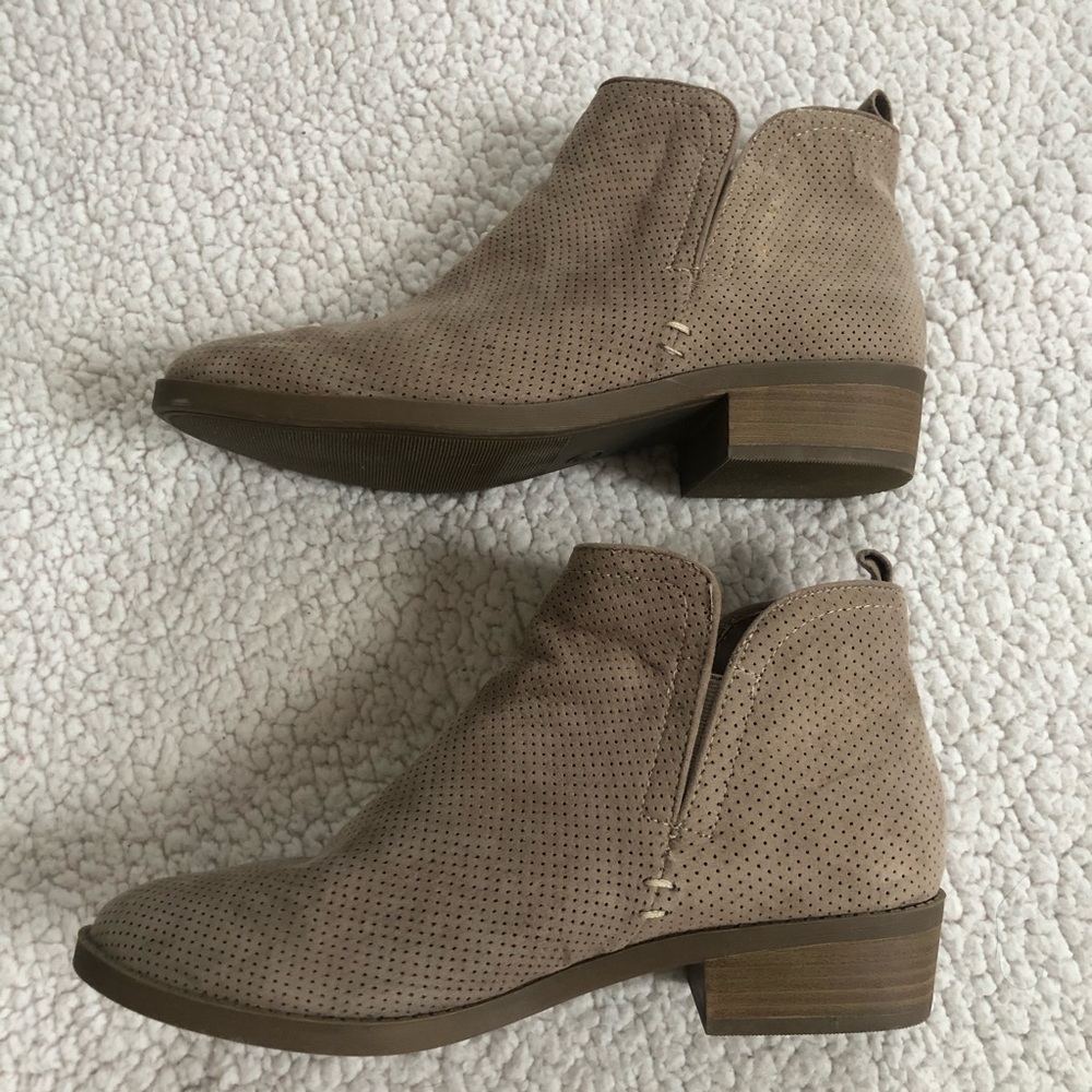 Universal Threads Tan Booties - Picture 2 of 6